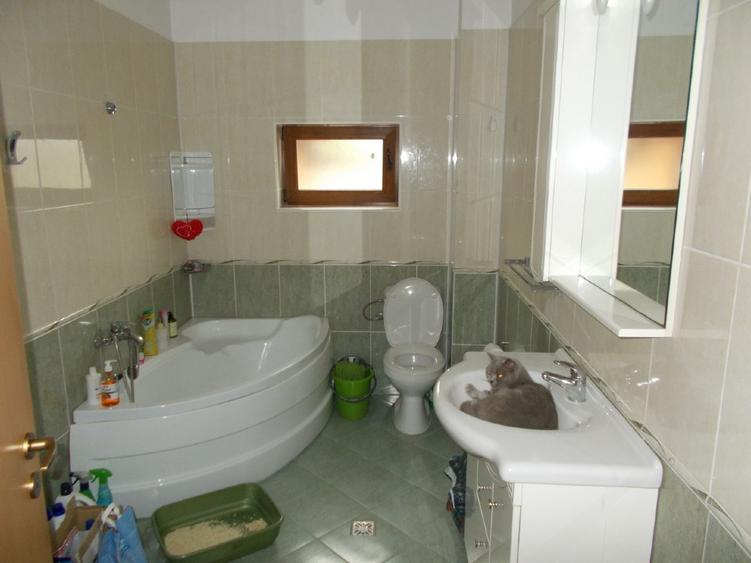 Casă individuală cu 5 camere cu Teren 430 Mp în Aradului