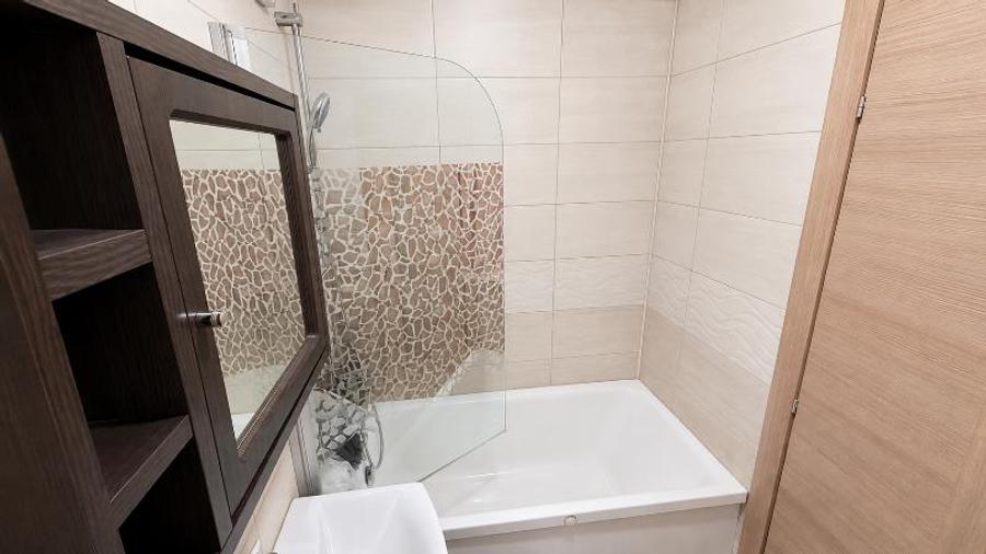 Apartament cu 4 camere decomandat în Drumul Taberei
