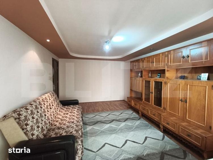 Apartament cu 3 camere decomandat în Craiovița Nouă