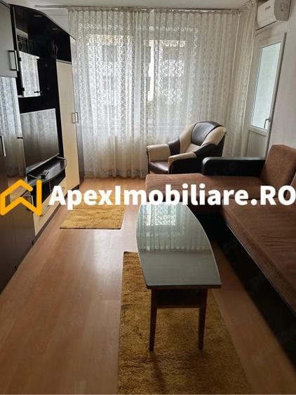 Apartament cu 4 camere semidecomandat în Crângași