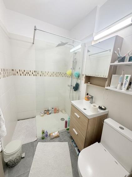 Apartament cu 2 camere semidecomandat, mobilat în Central