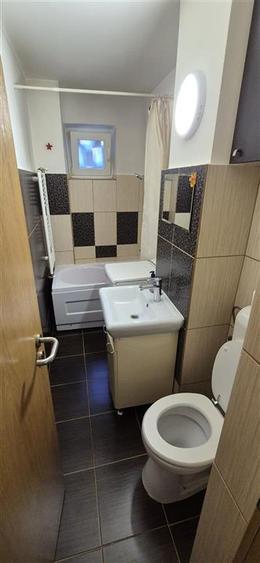 Apartament cu 3 camere semidecomandat în Complex Studențesc