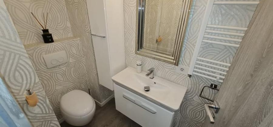Apartament cu 3 camere nedecomandat în Central