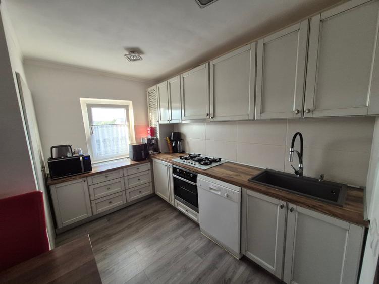 Apartament cu 3 camere decomandat în Micro 16