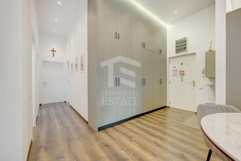 Apartament cu 3 camere semidecomandat, mobilat în Nord