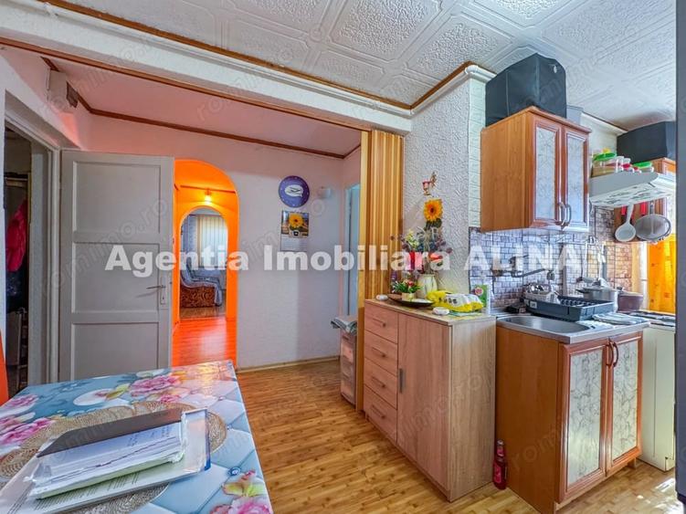 Apartament cu 3 camere semidecomandat în Gojdu
