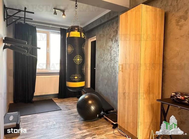 Casă cu 9 camere cu Teren 1412 Mp în Palazu Mare
