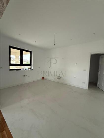 Casă individuală cu 5 camere cu Piscina în Moșnița Nouă