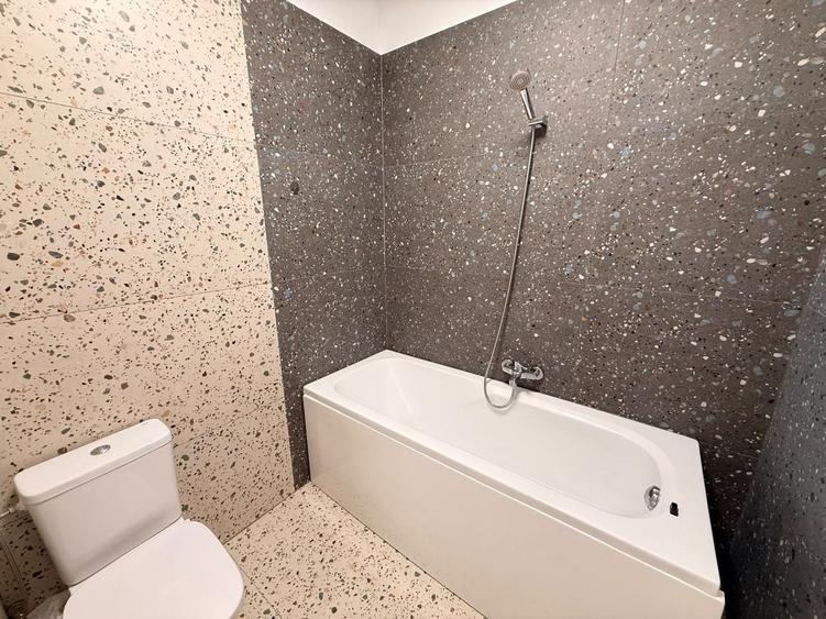 Apartament cu 3 camere semidecomandat în Tunari