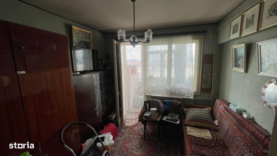 Apartament cu 3 camere semidecomandat în Gara de Nord