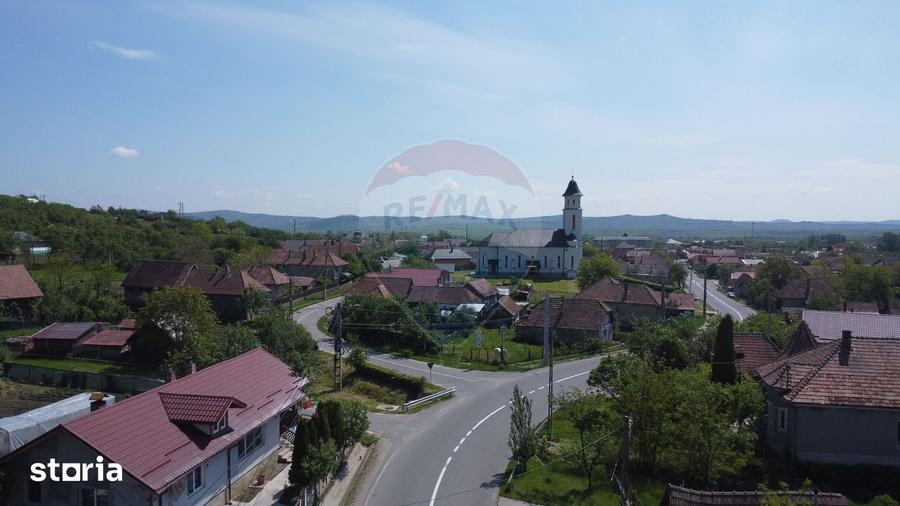 Casă cu 4 camere cu Teren 1109 Mp în Bonț