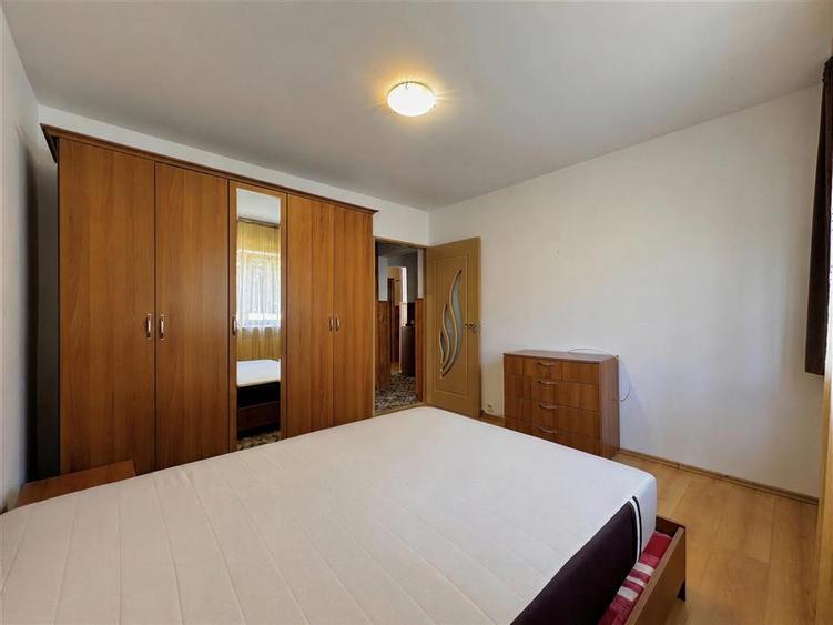 Apartament cu 3 camere decomandat, mobilat în Bartolomeu