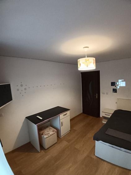 Apartament cu 3 camere decomandat în Coman