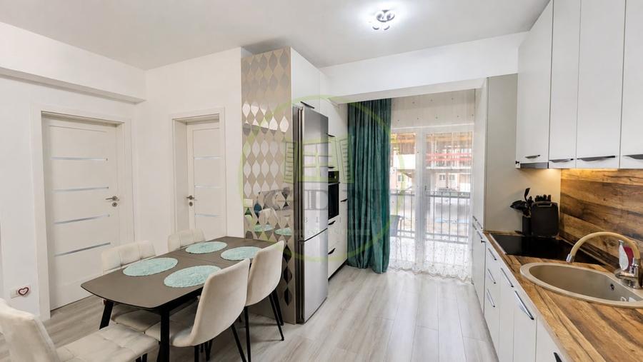 Apartament cu 3 camere semidecomandat, mobilat în Periferie