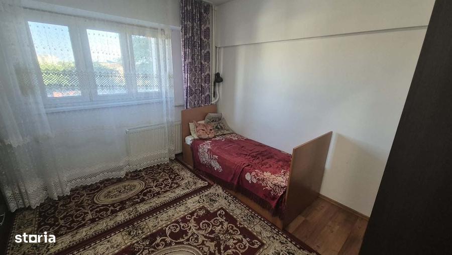 Apartament cu 3 camere decomandat în Lacul Tei