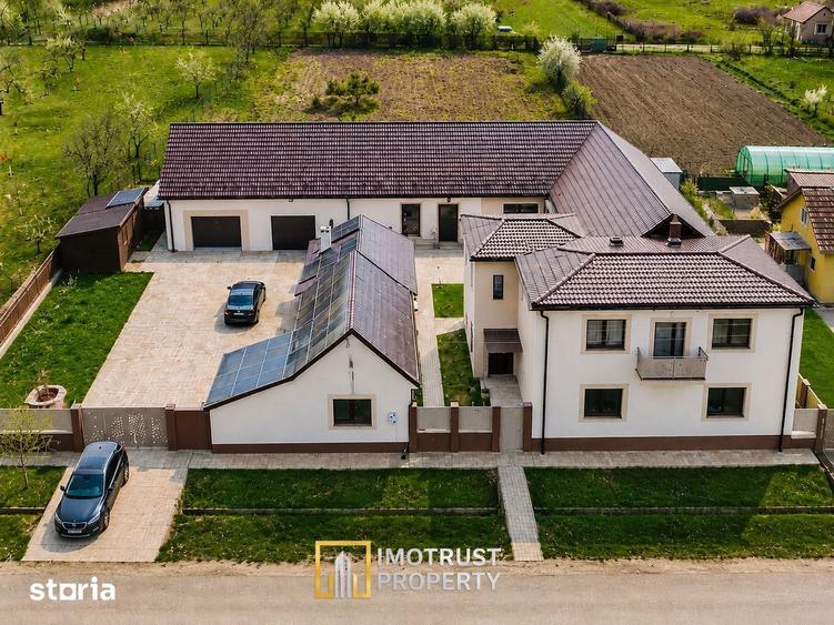 Casă cu 8 camere cu Teren 2599 Mp în Târnova