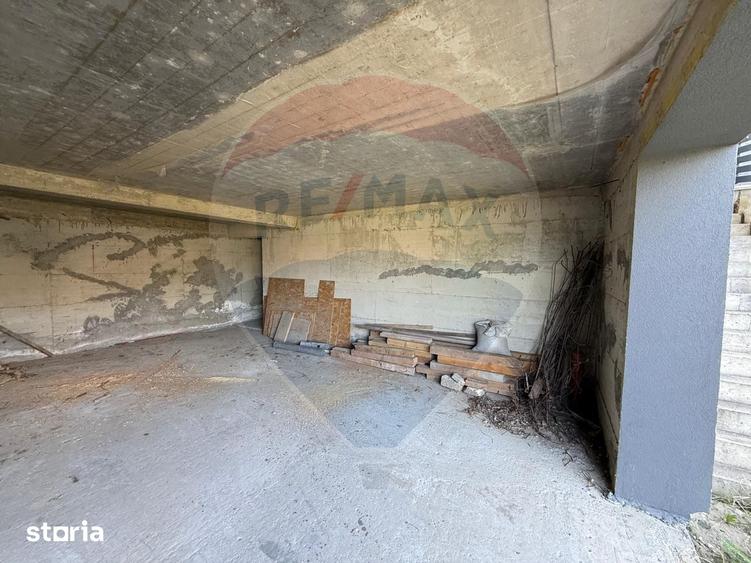 Casă cu 5 camere cu Teren 343 Mp în Podgoria
