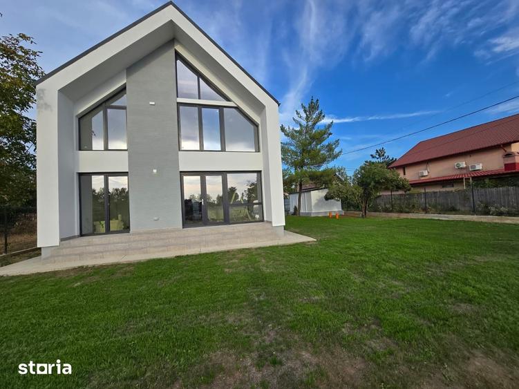 Casă cu 5 camere cu Teren 500 Mp în Crevedia