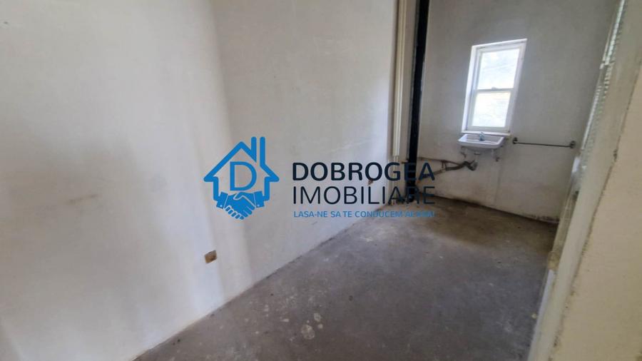 Apartament cu 8 camere decomandat în Ultracentral