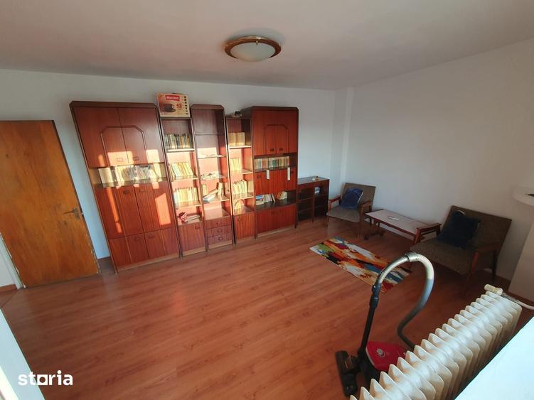 Apartament cu 4 camere decomandat în Pantelimon