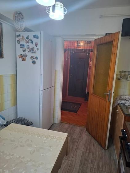 Apartament cu 3 camere semidecomandat, mobilat în Nădlac