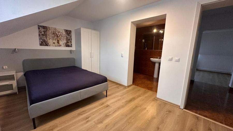 Casă cu 7 camere cu Teren 200 Mp în Ștrand