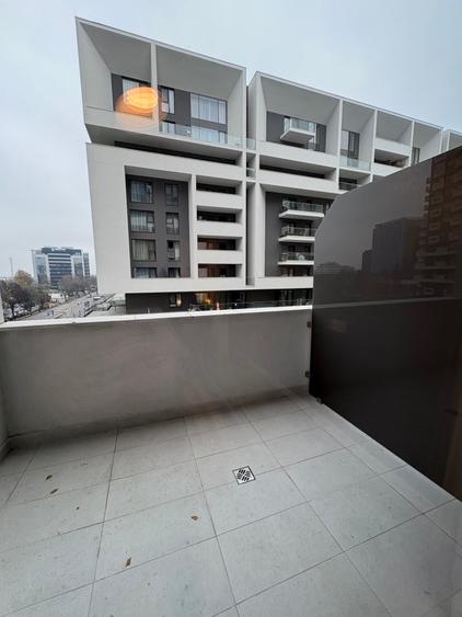 Apartament cu 2 camere semidecomandat, mobilat în Barbu Văcărescu