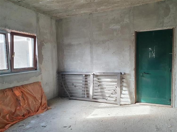 Casă individuală cu 3 camere cu Canalizare în Gugești