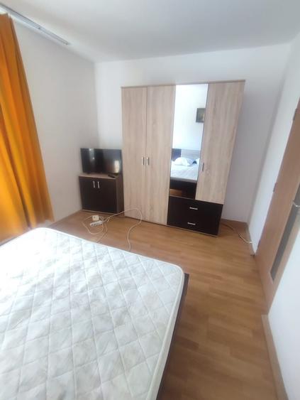 Apartament cu 2 camere semidecomandat în Moroasa 1