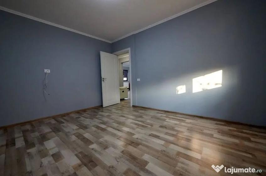 Casă cu 5 camere cu Teren 250 Mp în Central