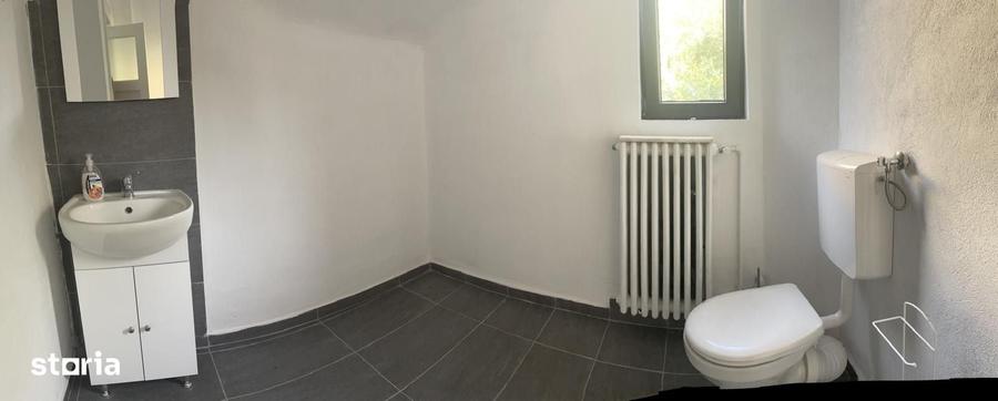 Casă cu 9 camere cu Teren 120 Mp în Eminescu