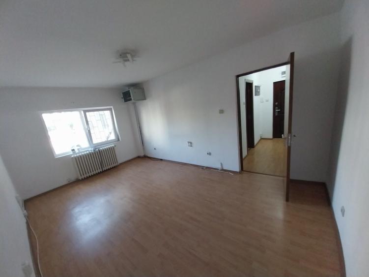 Spațiu comercial, de 90 mp, în Amara