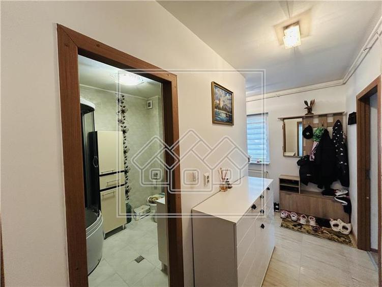 Ap spatios, mobilat si utilat, 3 camere, 2 balcoane, 2 parcari - 10