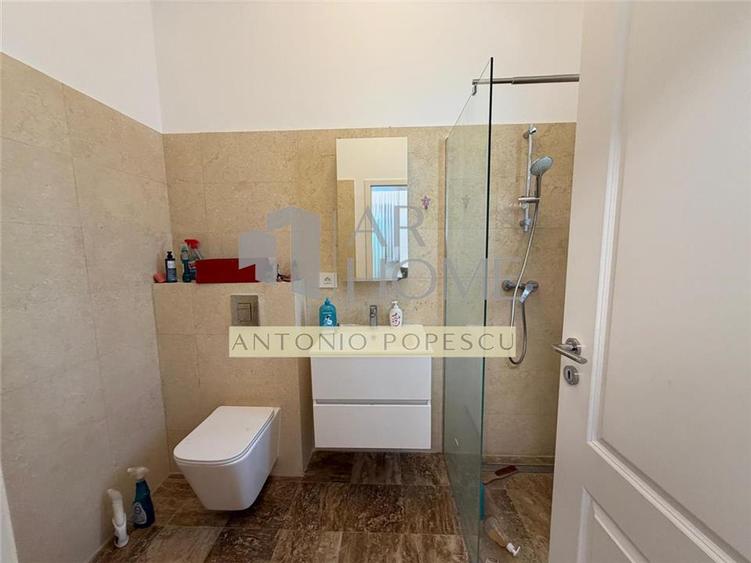 Casă individuală cu 5 camere cu Piscina în Strejnicu