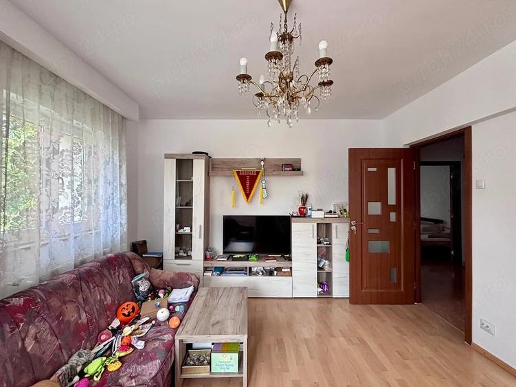 Apartament cu 3 camere decomandat în Aviației