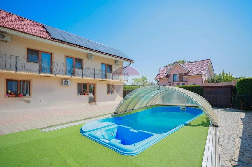 Hotel/Pensiune, de 755 mp, în Rontău