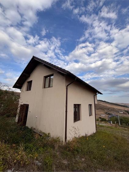 Casă cu Teren 900 Mp în Câmpenești