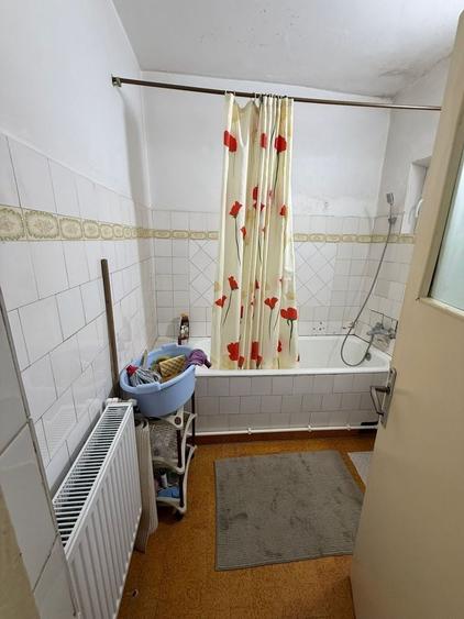 Apartament cu 3 camere semidecomandat în Unirii Sud