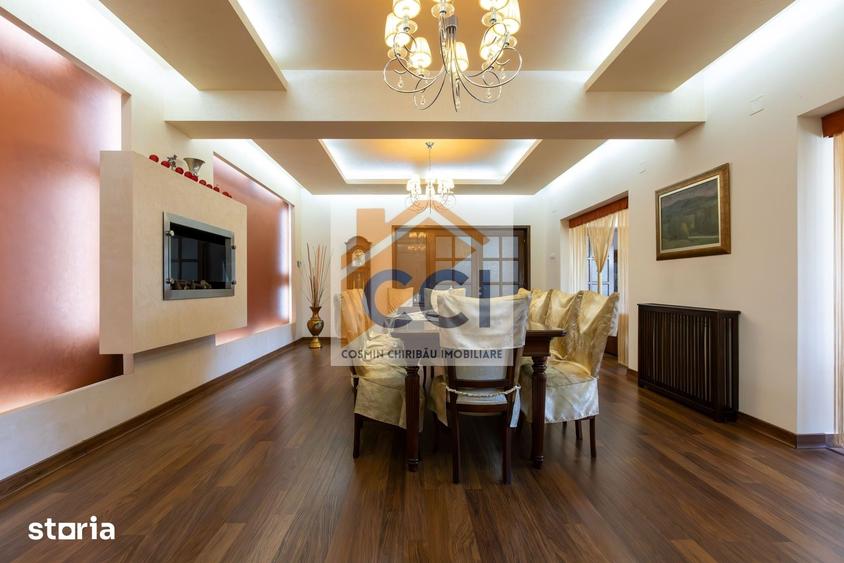 Casă cu 8 camere cu Teren 397 Mp în Central