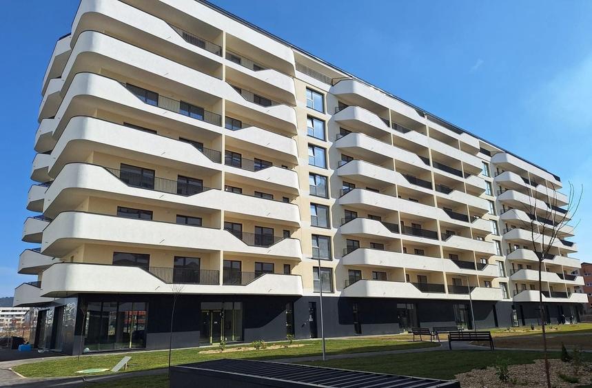 Apartament cu 2 camere semidecomandat, mobilat în Florești