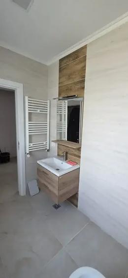 Casă individuală cu 5 camere cu Teren 409 Mp în Vest