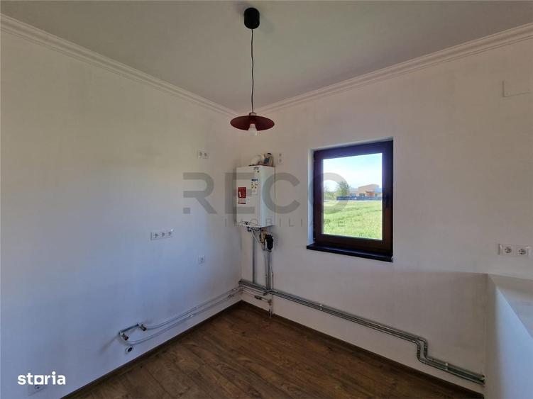 Casă cu 3 camere cu Teren 350 Mp în Borș