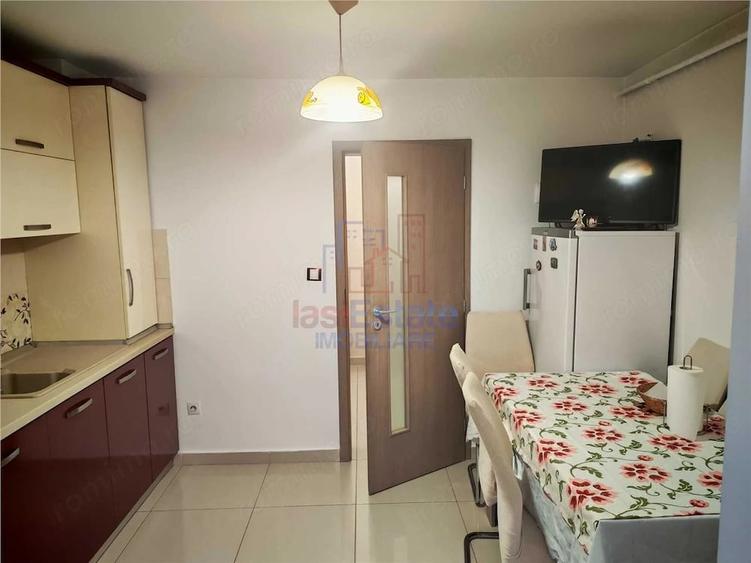 Apartament cu 4 camere decomandat în Filiași