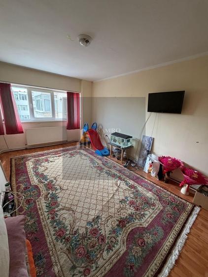 Apartament cu 3 camere decomandat, mobilat în Calarași 4