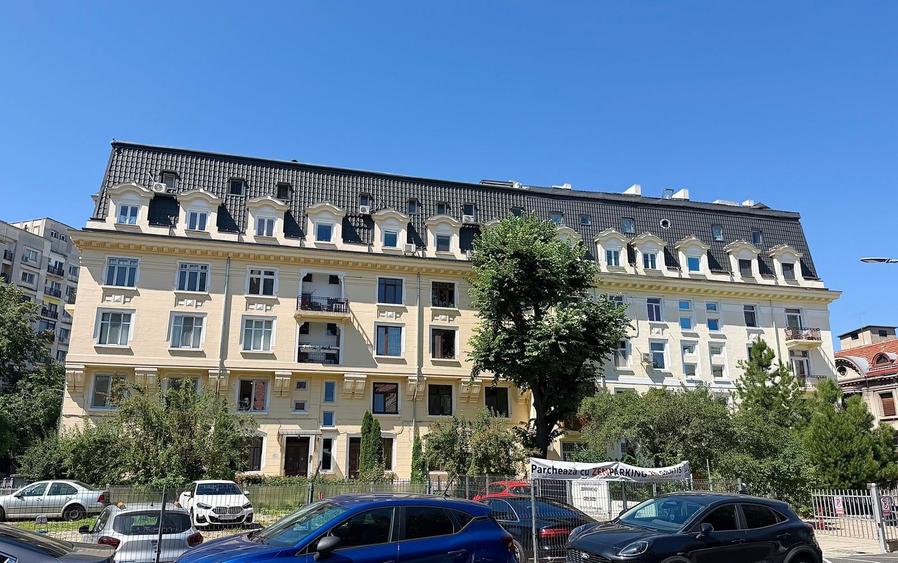 Apartament cu 3 camere decomandat în P-ța Unirii