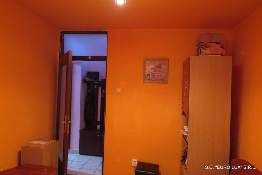 Apartament cu 4 camere semidecomandat în Micălaca