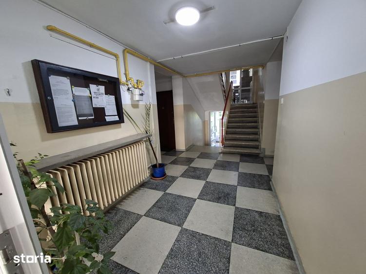 Apartament cu 3 camere semidecomandat, mobilat în Titan