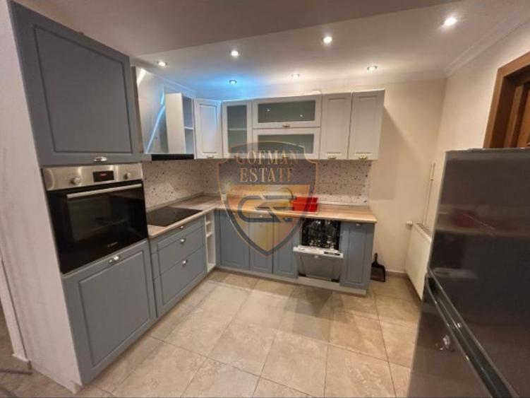 Apartament cu 4 camere decomandat, mobilat în Trocadero