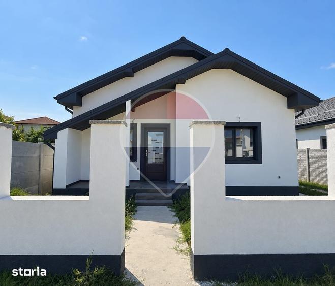 Casă cu 3 camere cu Teren 250 Mp în Malu Mare