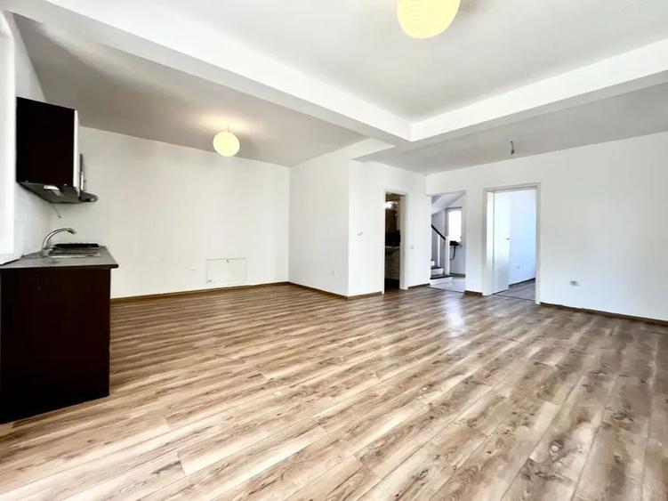 Duplex cu 5 camere cu Canalizare în Giroc